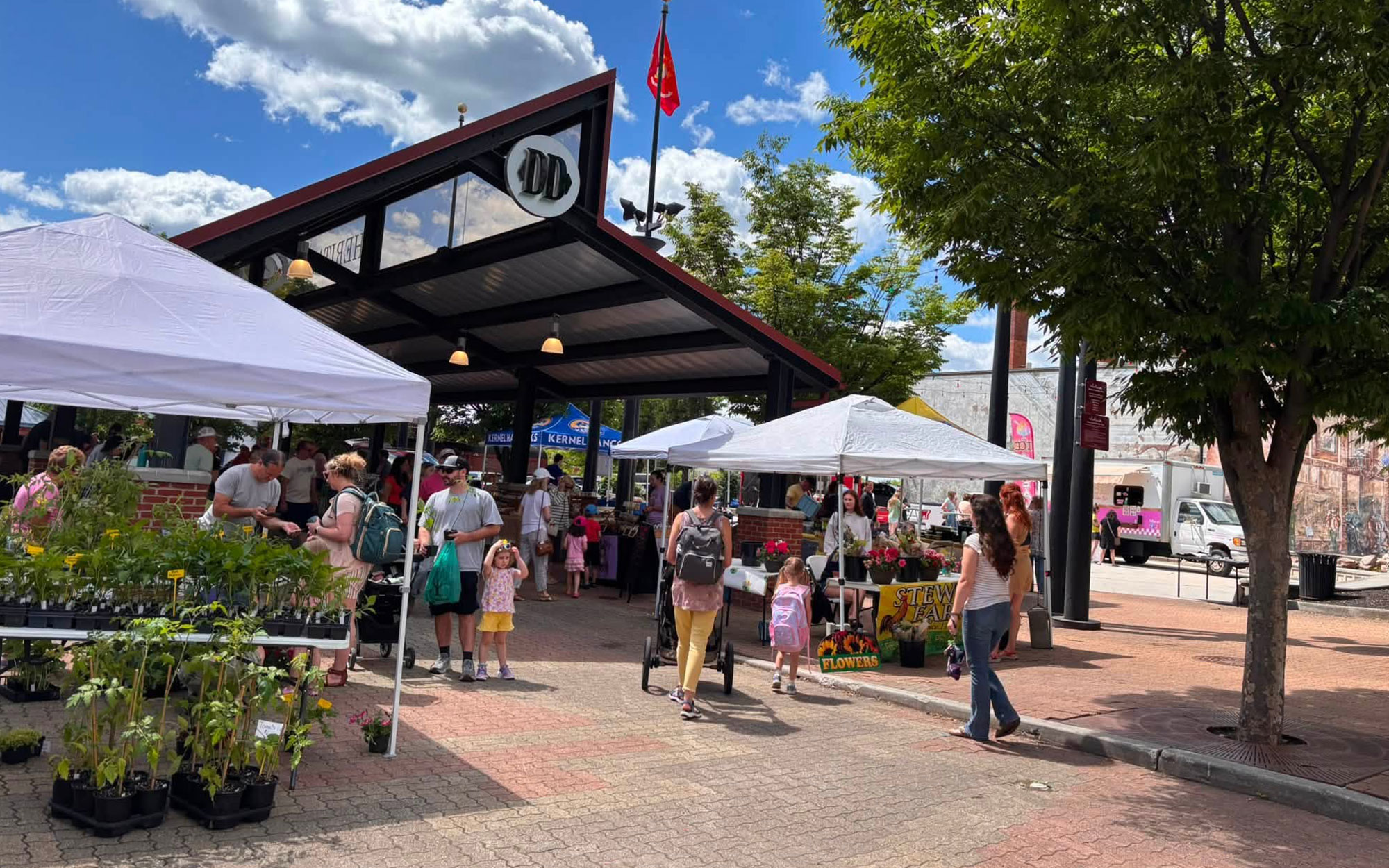 Altoona Farmers Market Continues Through October at Heritage Plaza